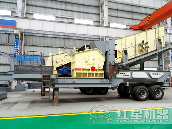 車載移動破碎機生產(chǎn)車間，搭載反擊式破碎機