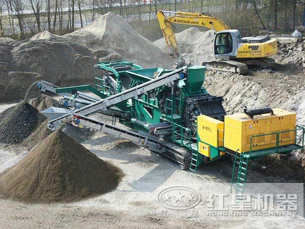 移動(dòng)式石子破碎機(jī)生產(chǎn)現(xiàn)場