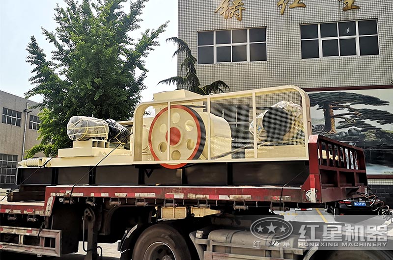 對(duì)輥式破碎機(jī)裝車發(fā)貨