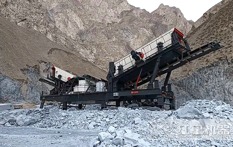 輪胎式移動砂石制砂機(jī)現(xiàn)場，固定好即可作業(yè)