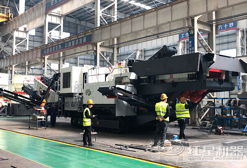 紅星機(jī)器移動反擊破篩分一體機(jī)用戶實地考察