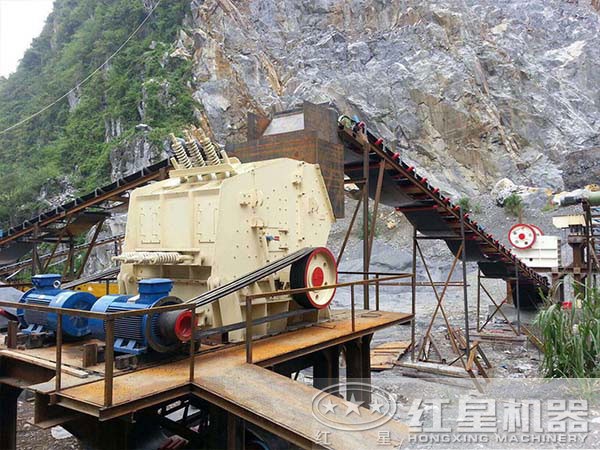 1315反擊式破碎機(jī)作業(yè)現(xiàn)場圖 1315反擊式破碎機(jī)作業(yè)現(xiàn)場圖