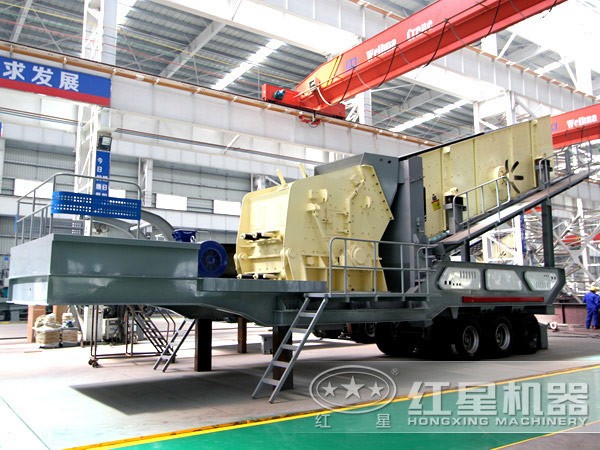 時產(chǎn)50-80噸、出料料3-6公分的鉀長石移動式破碎機