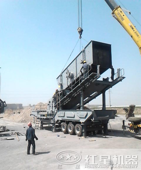 移動煤炭破碎機安裝現(xiàn)場 移動煤炭破碎機安裝現(xiàn)場