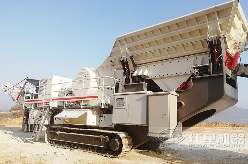 履帶流動(dòng)石子破碎站現(xiàn)場(chǎng)