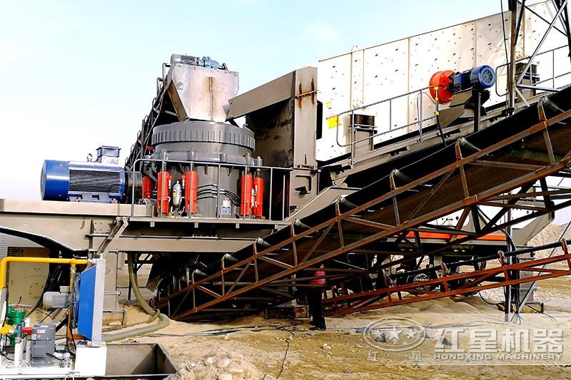 紅星安徽客戶配置可移動(dòng)式打石頭機(jī)器，便捷性更好