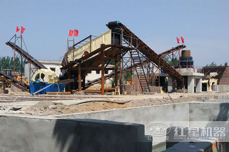 鵝卵石制砂、洗砂現(xiàn)場