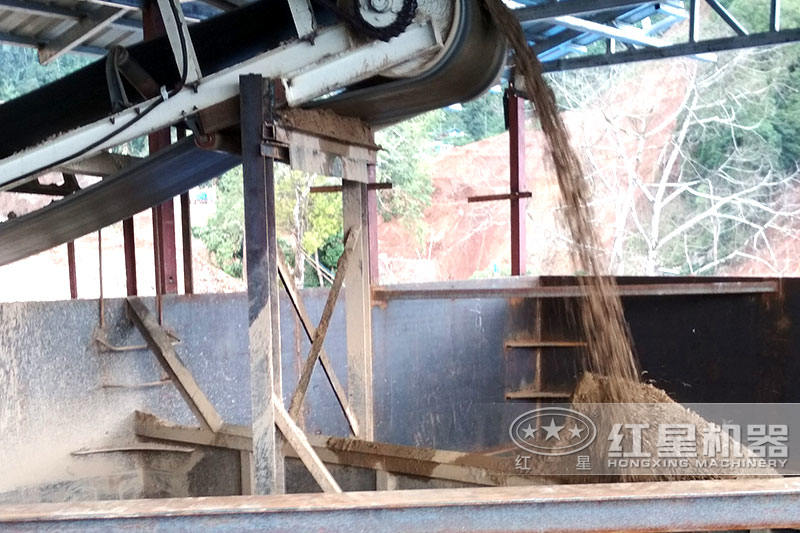 紅星移動制砂機(jī)現(xiàn)場物料展示