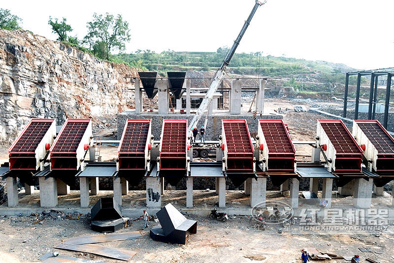 建設(shè)中的砂石料場 建設(shè)中的砂石料場