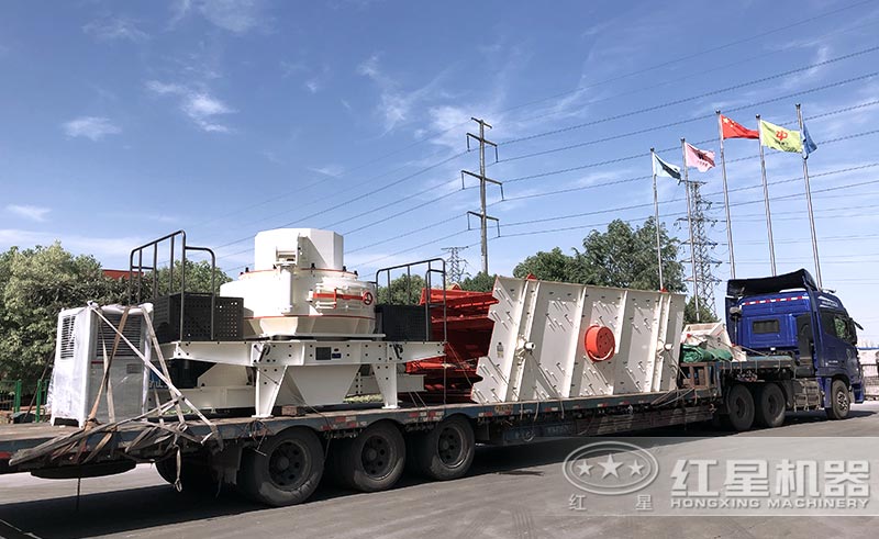 紅星機(jī)器生產(chǎn)出來的石頭制砂機(jī)發(fā)貨中