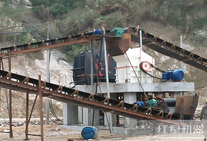 機制砂設備加工軟石料現(xiàn)場
