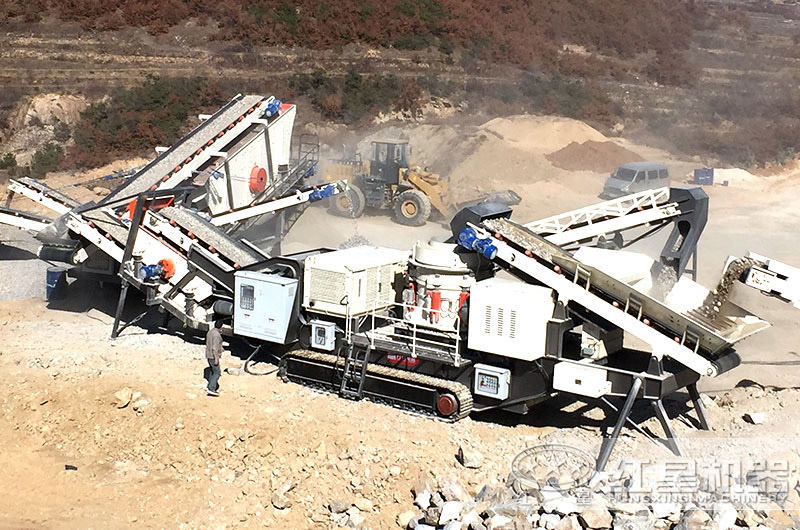 履帶移動(dòng)式破碎機(jī)雙機(jī)聯(lián)合現(xiàn)場，時(shí)產(chǎn)量200噸