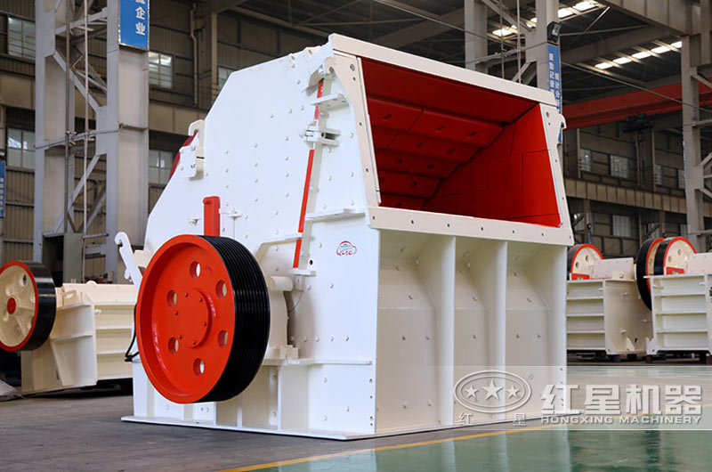 反擊式破碎機，轉(zhuǎn)子較大的轉(zhuǎn)動慣量