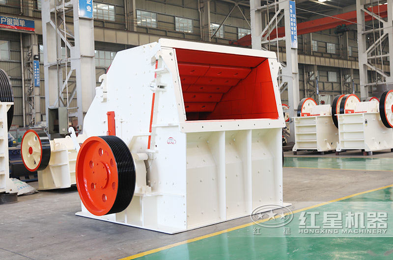 反擊式破碎機(jī)沖擊力大，石粉少