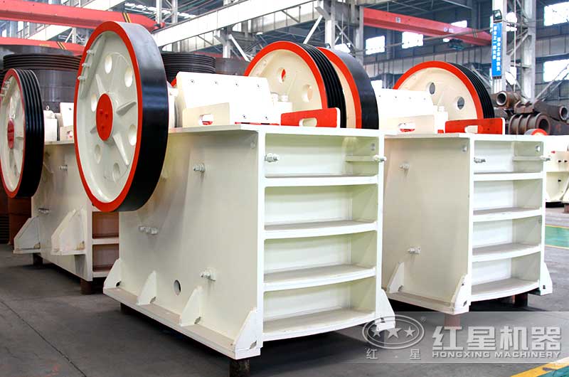 PE鄂式破石機(jī)，設(shè)計(jì)簡(jiǎn)單，運(yùn)行穩(wěn)定