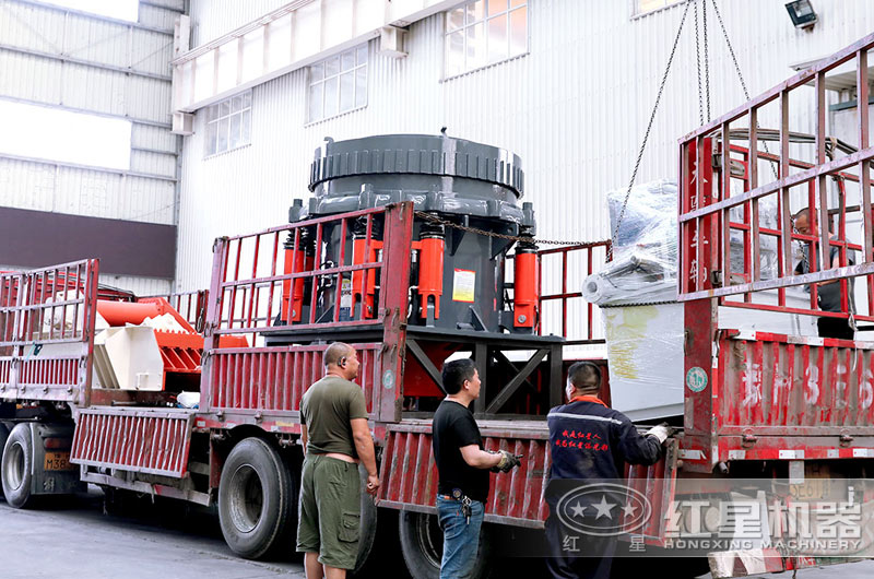 石頭破碎機裝車準備發(fā)貨