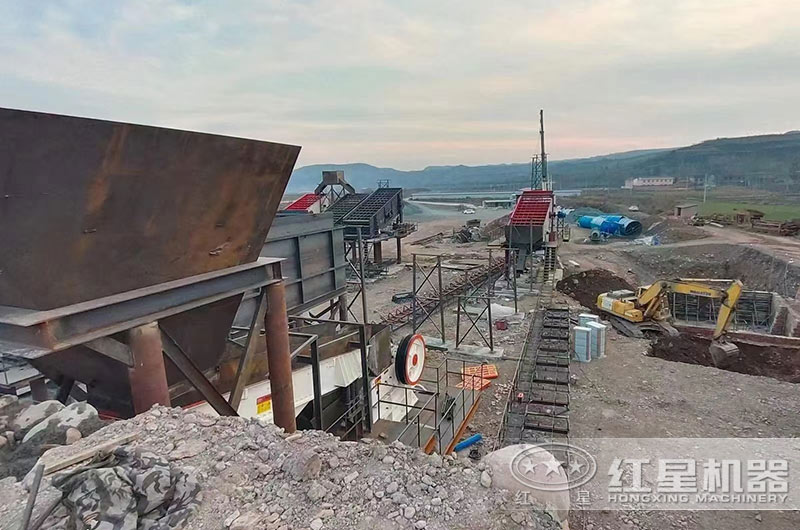 鐵礦石礦山開(kāi)采破碎現(xiàn)場(chǎng)